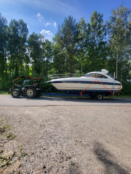 Huolto Ja Kuljetus Kalusto Sivulle Alas